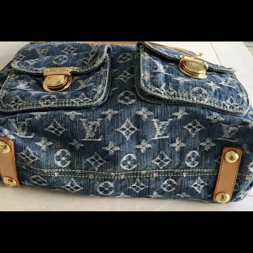 A104- 💯 % authentic Louis Vuitton Denim shoulder bag